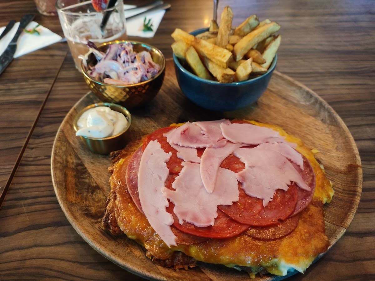 Chameleon Cafe & Restaurant