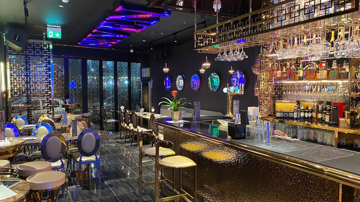 7 Bar and Restaurant