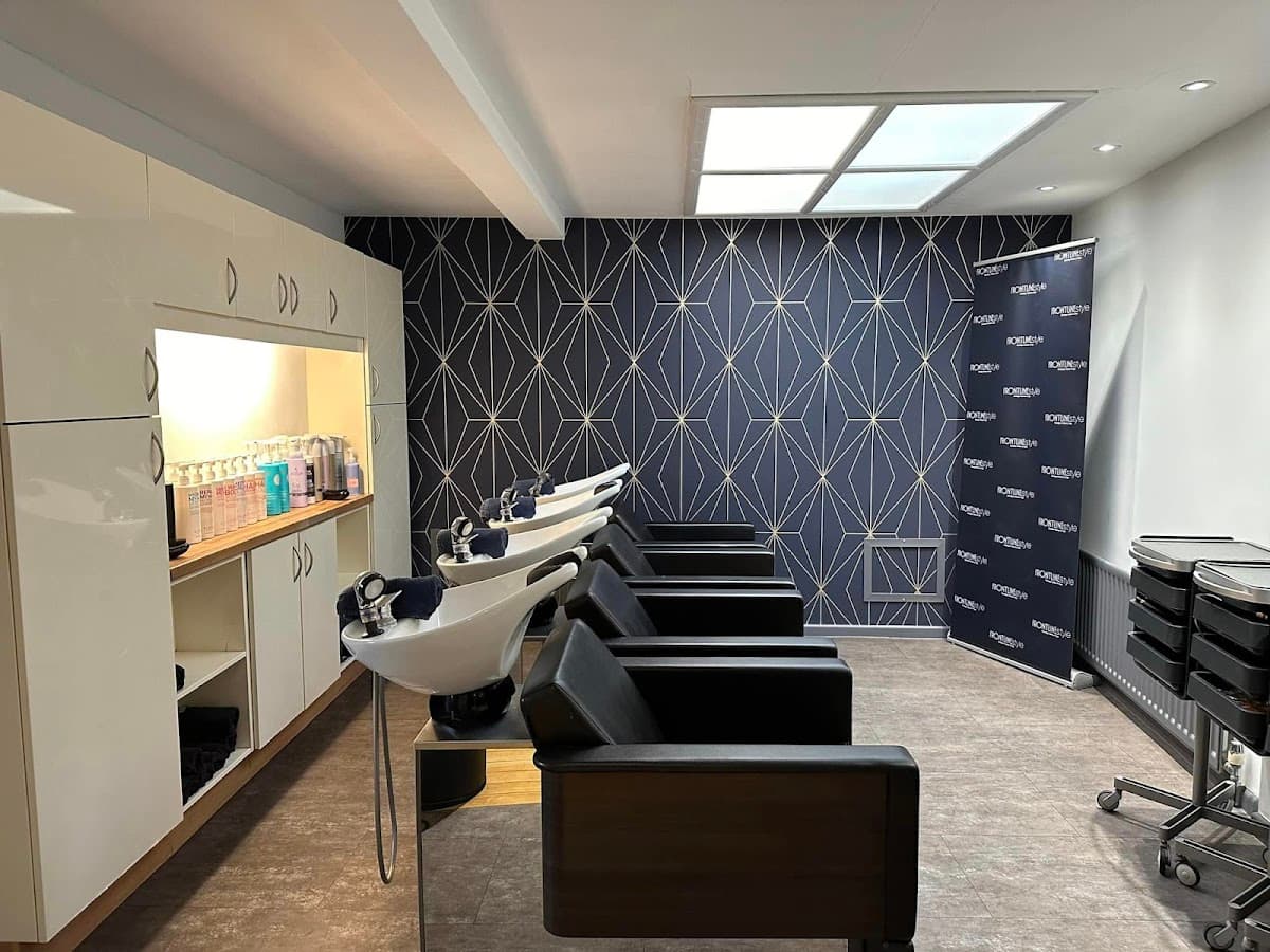 Frontlinestyle Hair & Beauty Salon