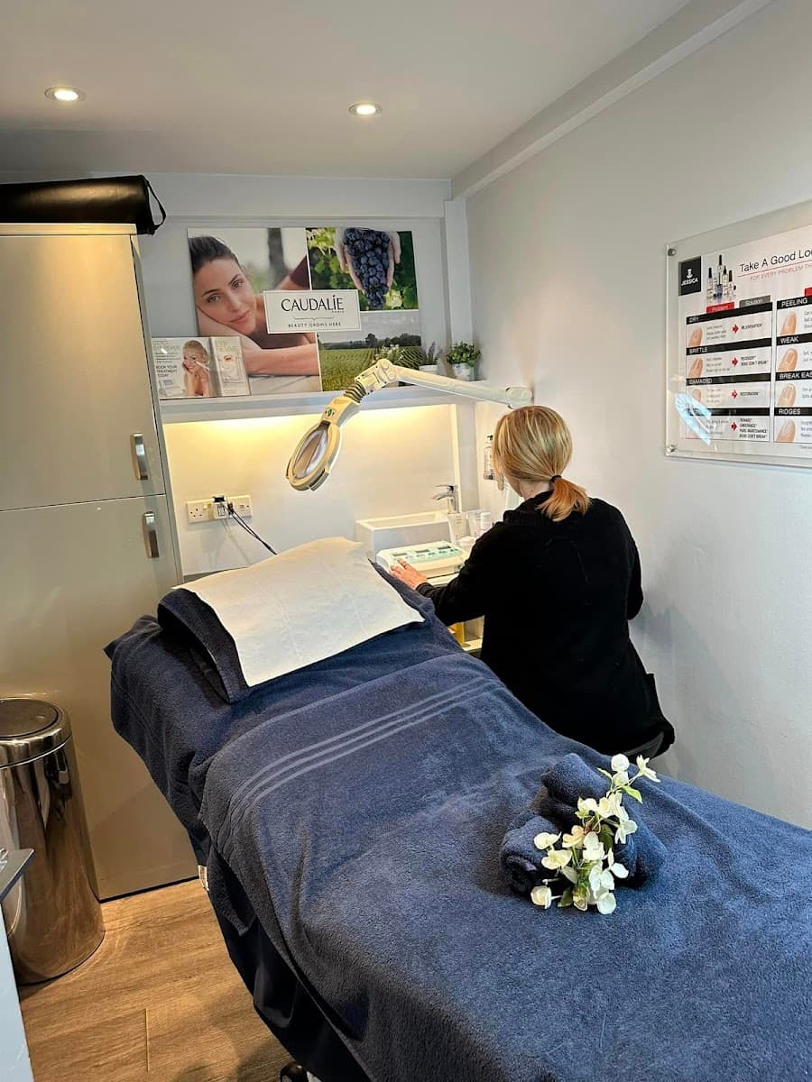 Frontlinestyle Hair & Beauty Salon