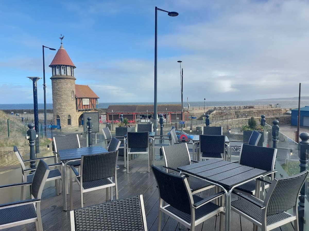The Rooftop Cocktail Bar | Neapolitan Pizza & More