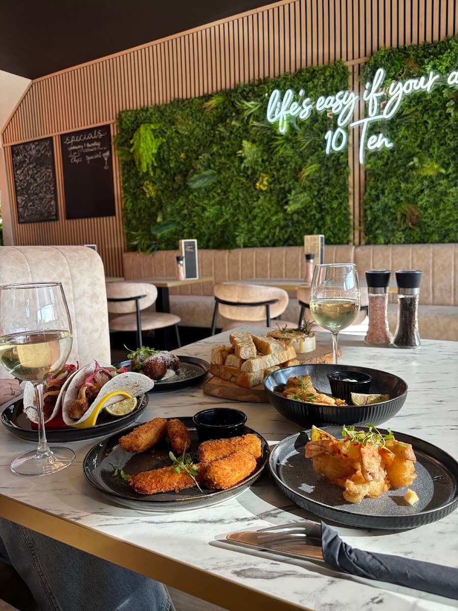 10 Ten Bar & Bistro
