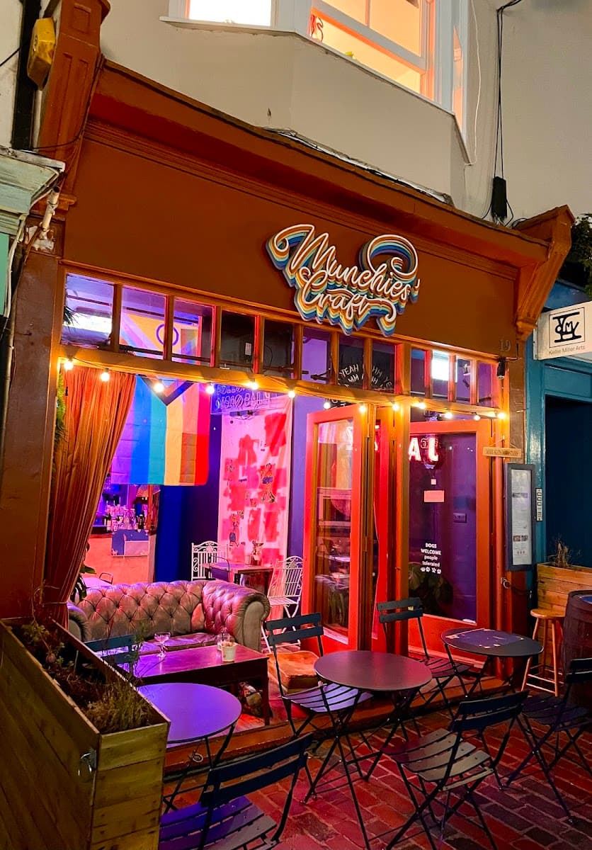 Munchies' Craft | Cat Cafe & Bar