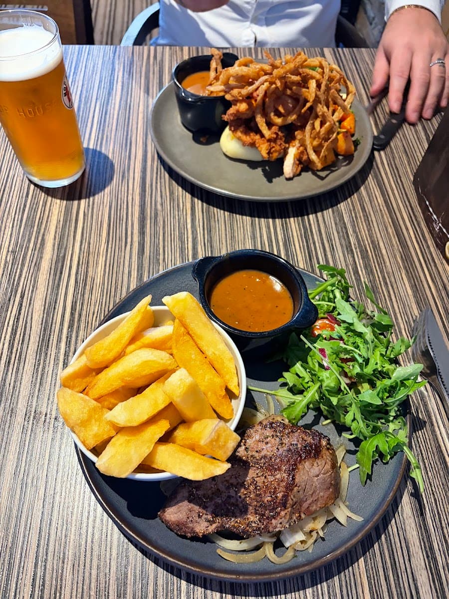 Teddy's Bar & Grill