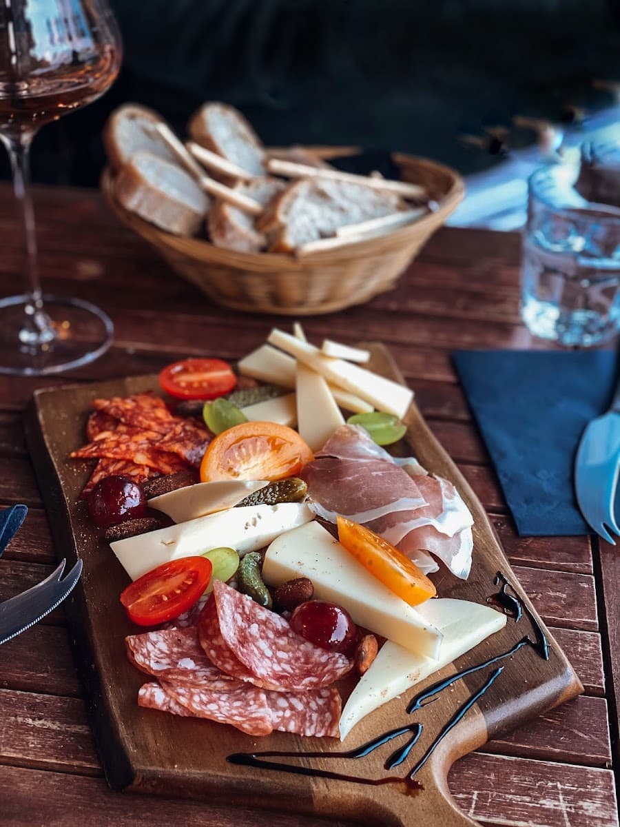 Traders Wine Bar