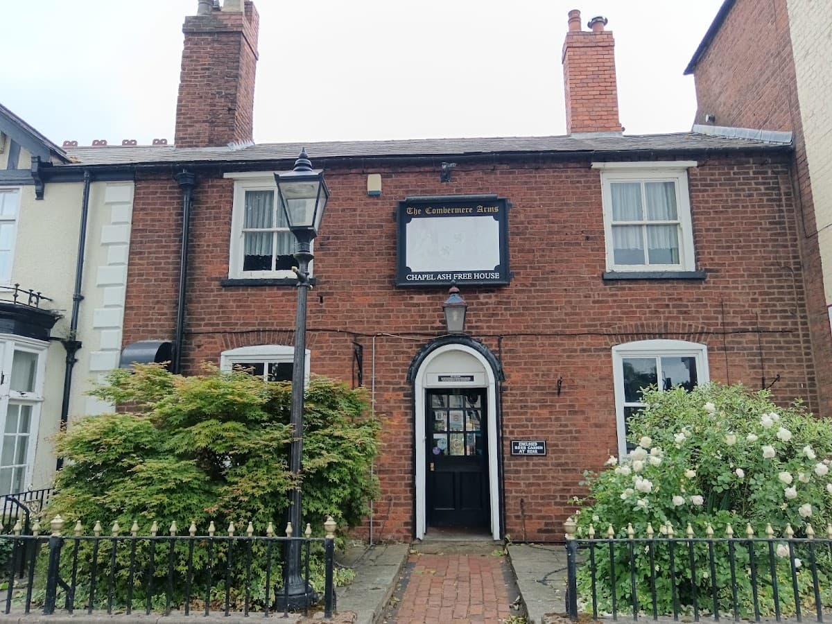The Combermere Arms - Family Pub Chapel Ash