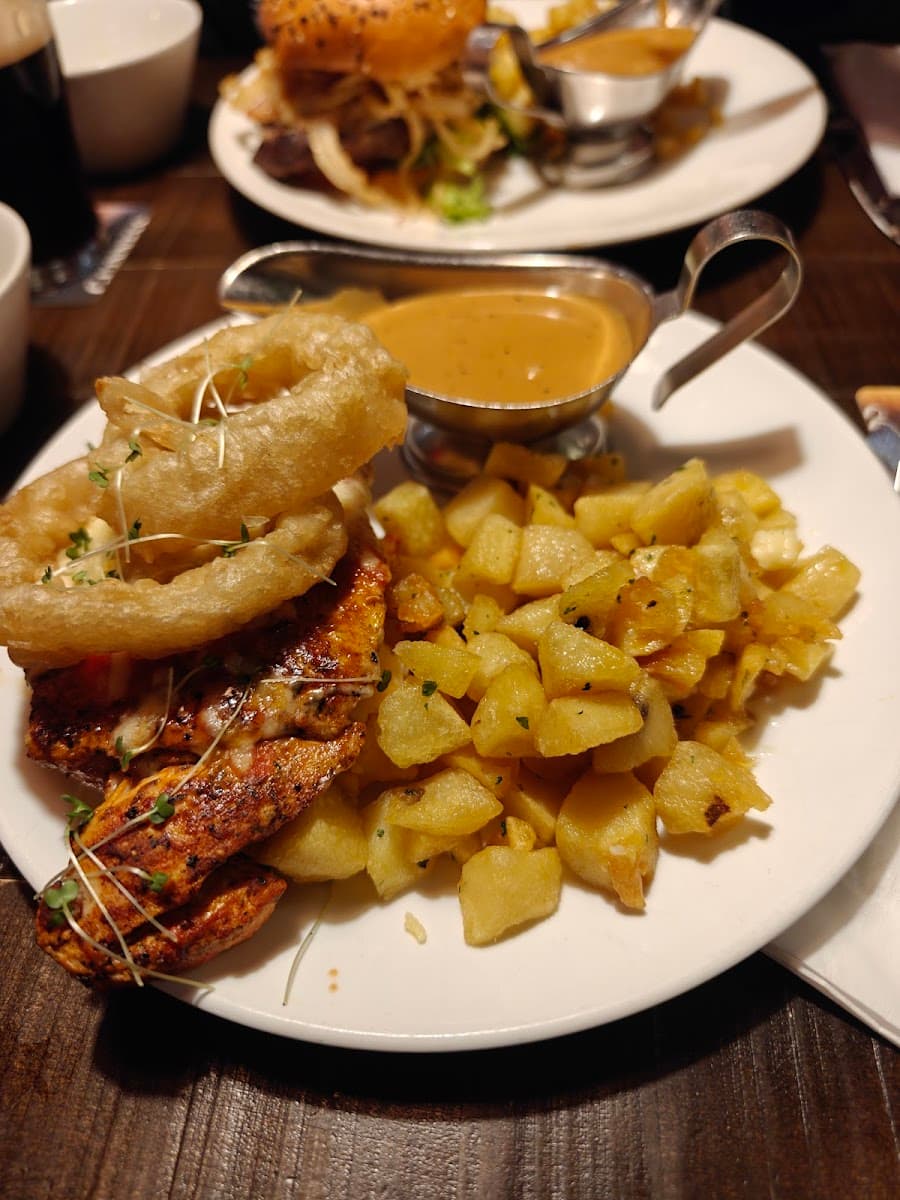 Daly's Bar & Bistro