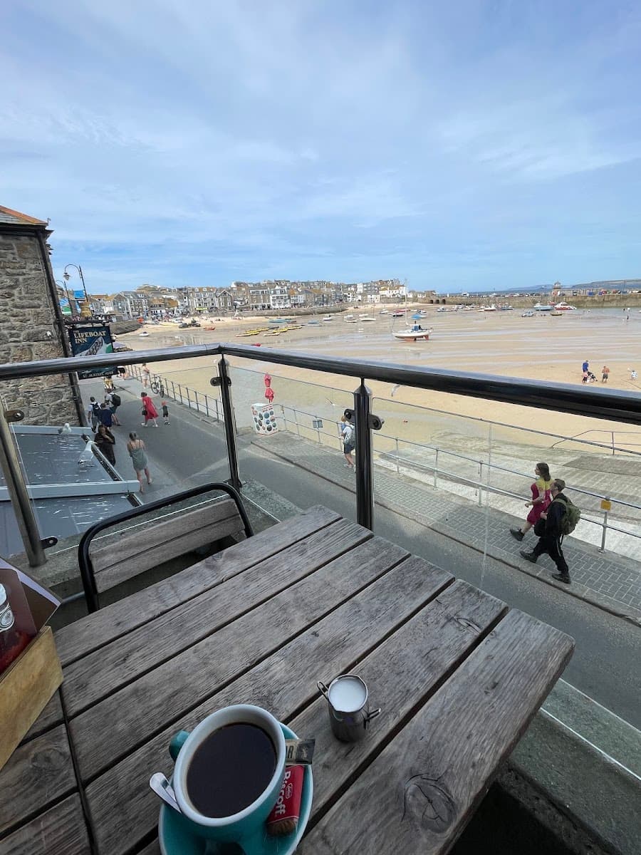Hub St Ives