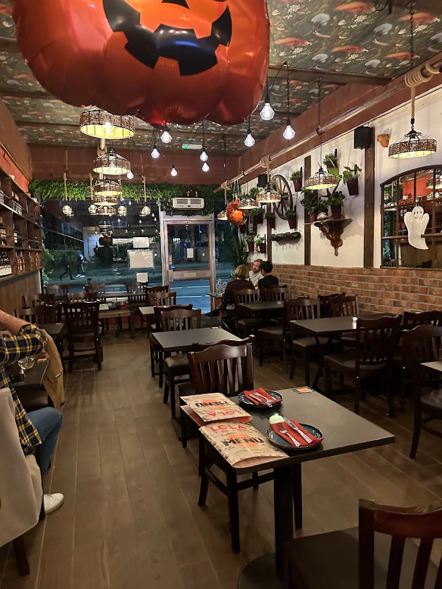 Lola Tapas & Wine - Restaurant Oval