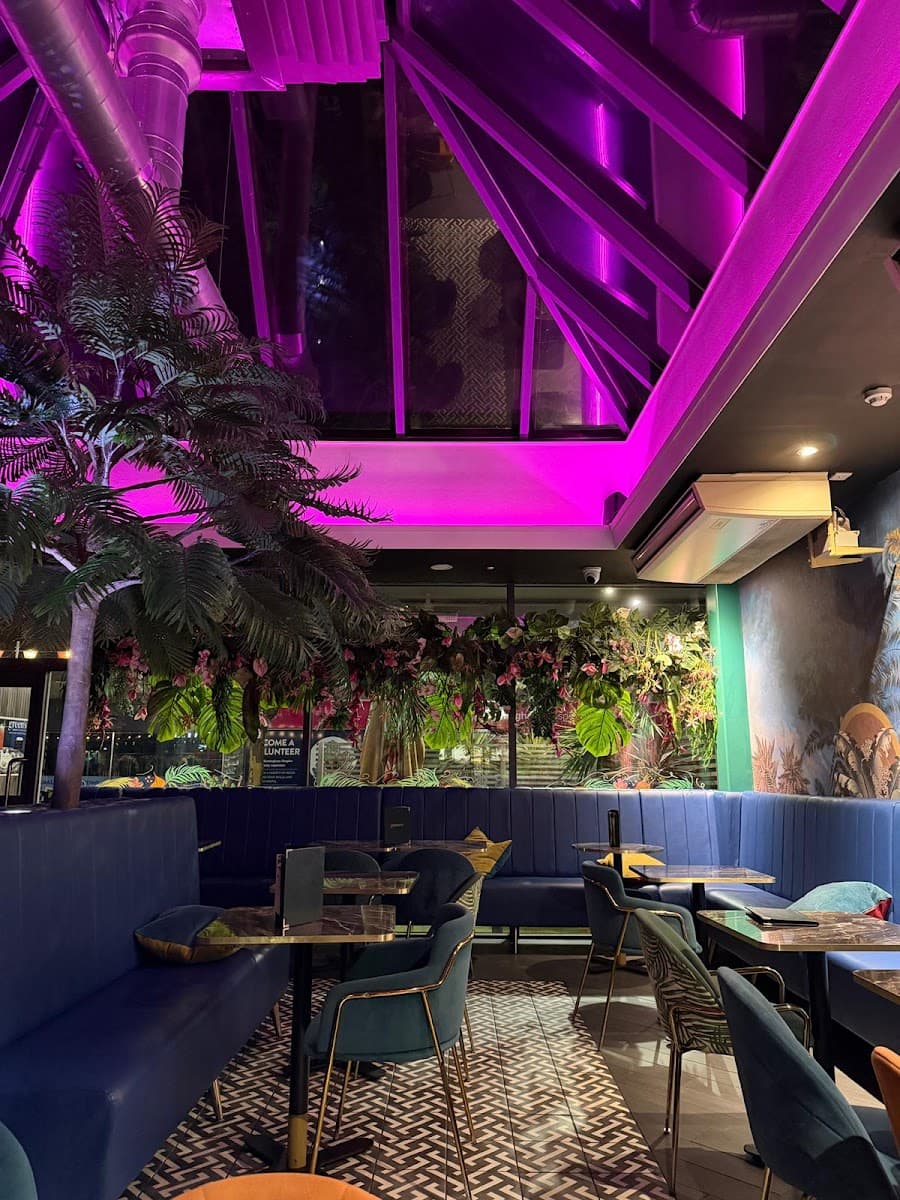 Green's Cocktail Lounge