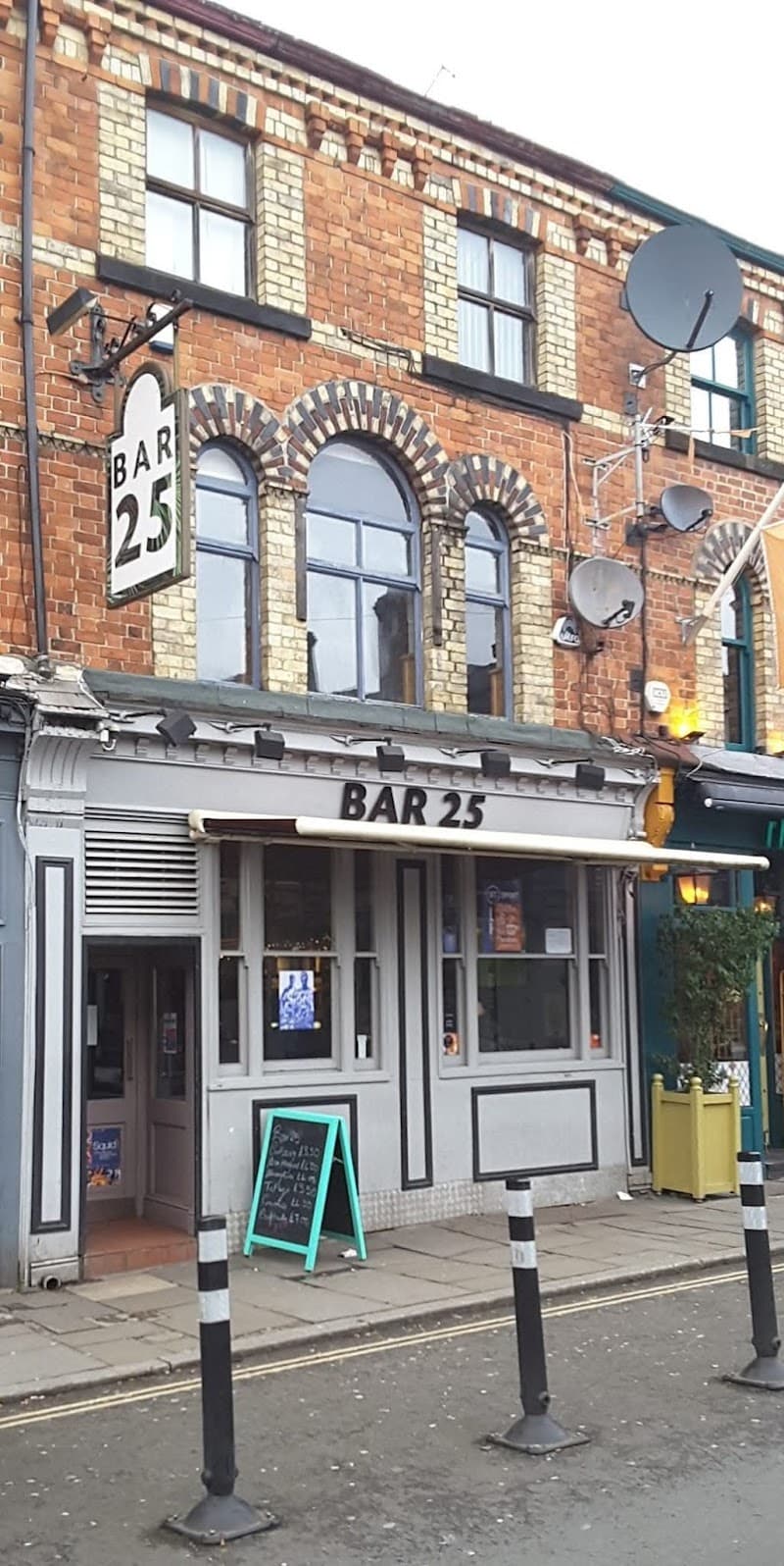 Bar 25