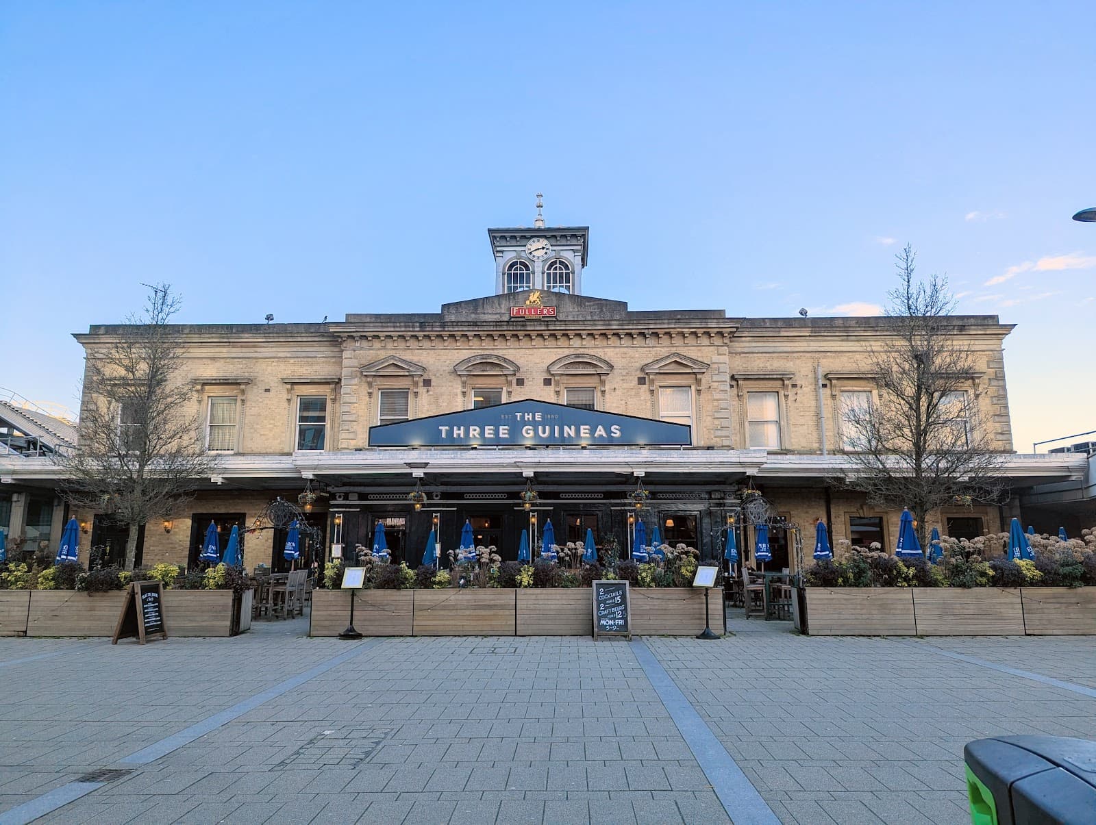 The Three Guineas, Reading