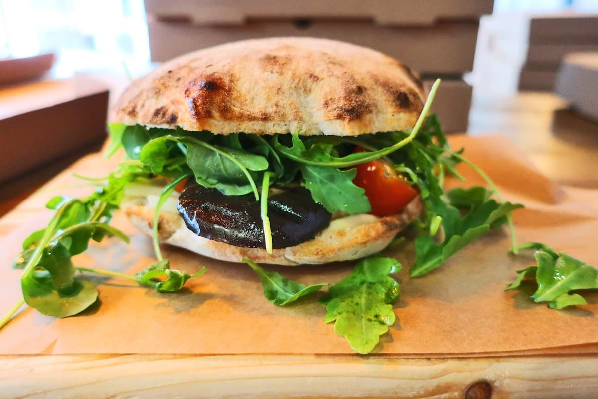 MONELLIS Sourdough Gourmet Pizza