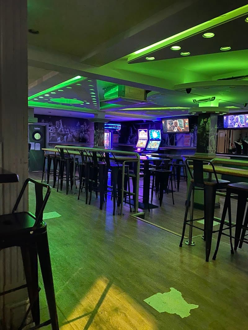 Woody's Sports & Karaoke Bar