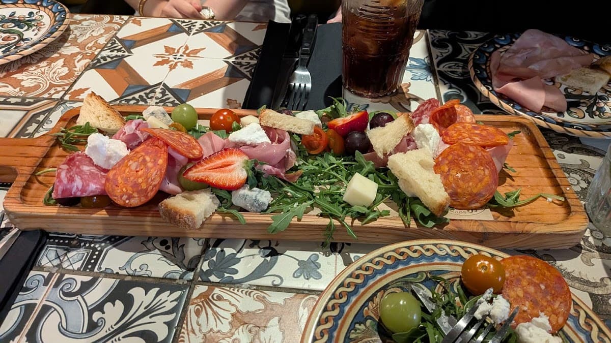 Santi’s Southern Italian bar & kitchen
