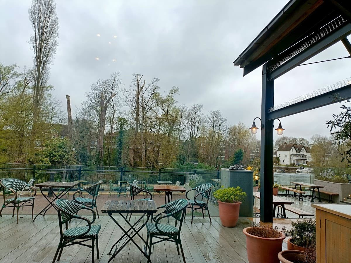 Hall & Woodhouse Taplow