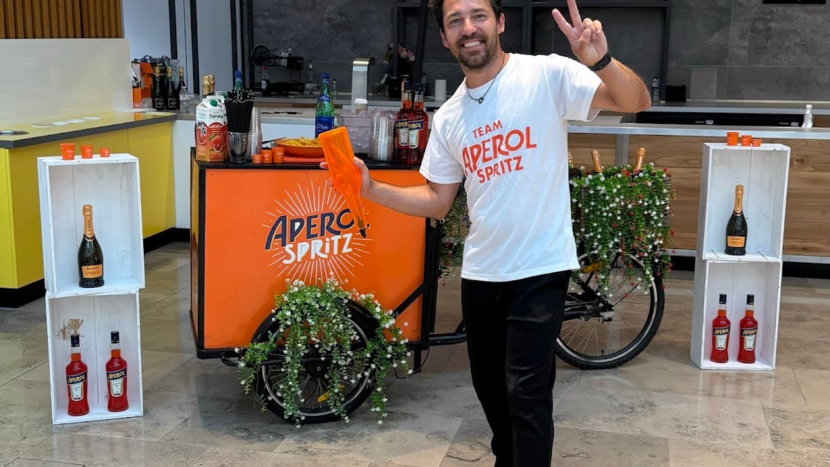 Cocktails With Mario – Mobile Bar, Bartender & Coffee Cart Hire UK