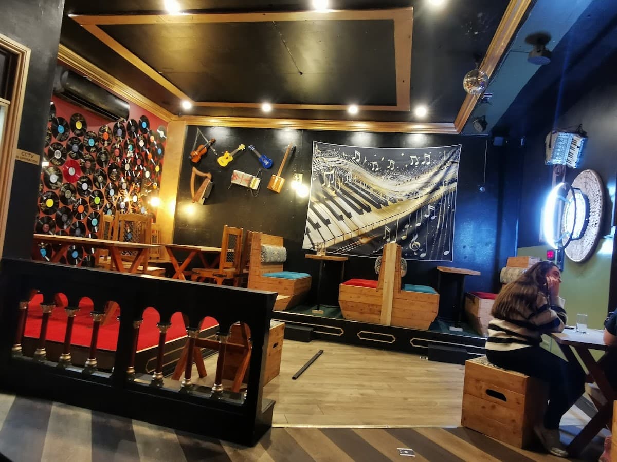 The Old Cigar & Olive Music Bar
