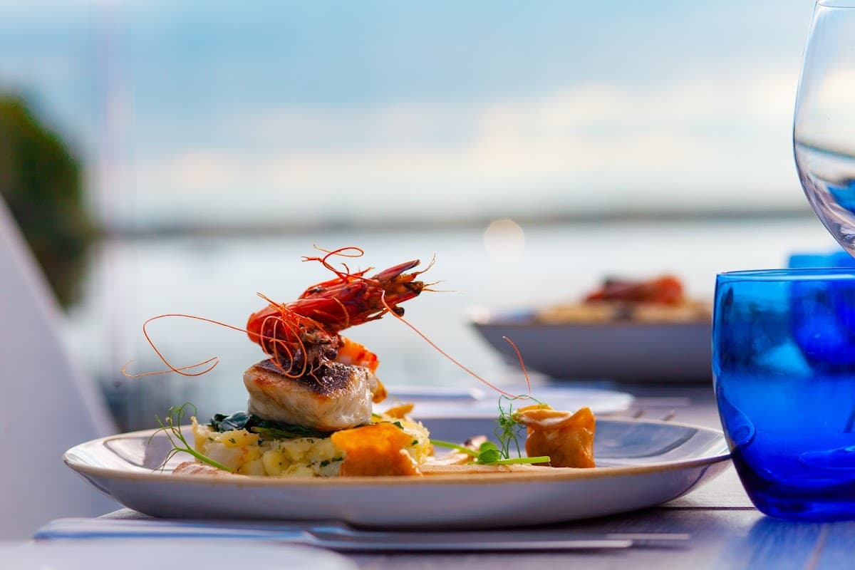Upper Deck Bar & Restaurant