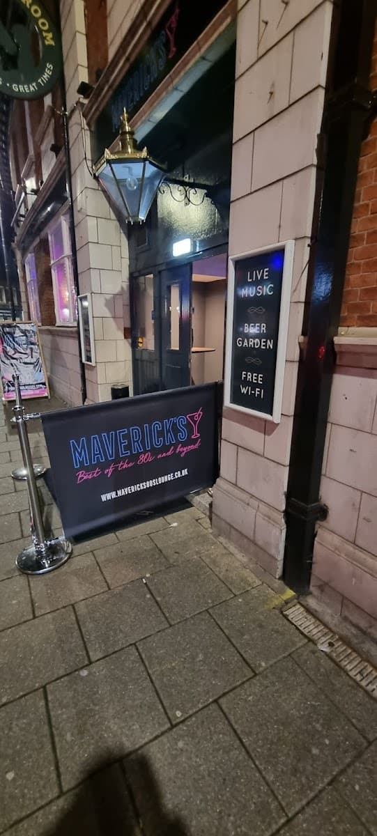 Mavericks 80’s lounge