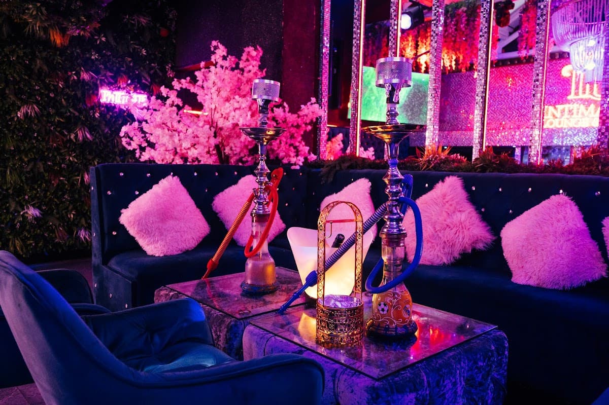 INTIMATE LOUNGE & BAR