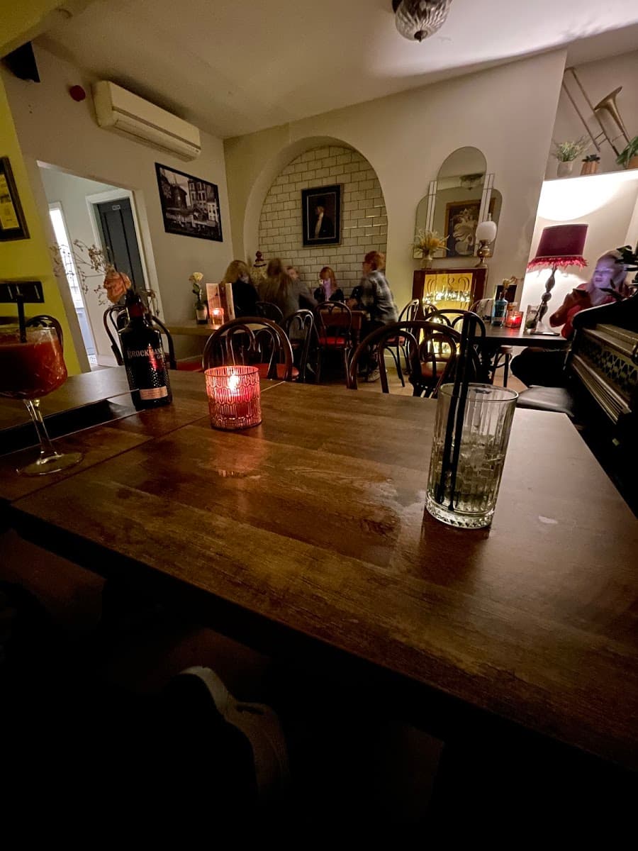 Tallulah's wine bar