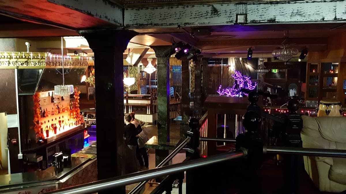 Bar Rouge