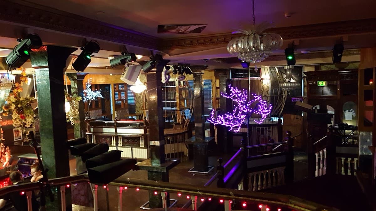 Bar Rouge