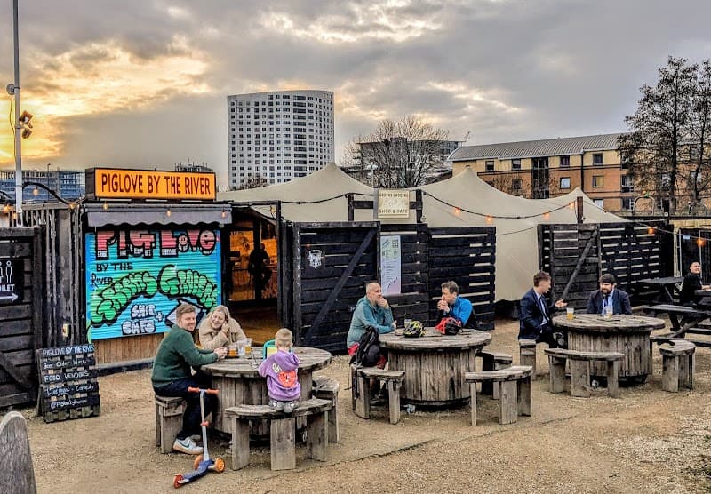 Piglove by the River