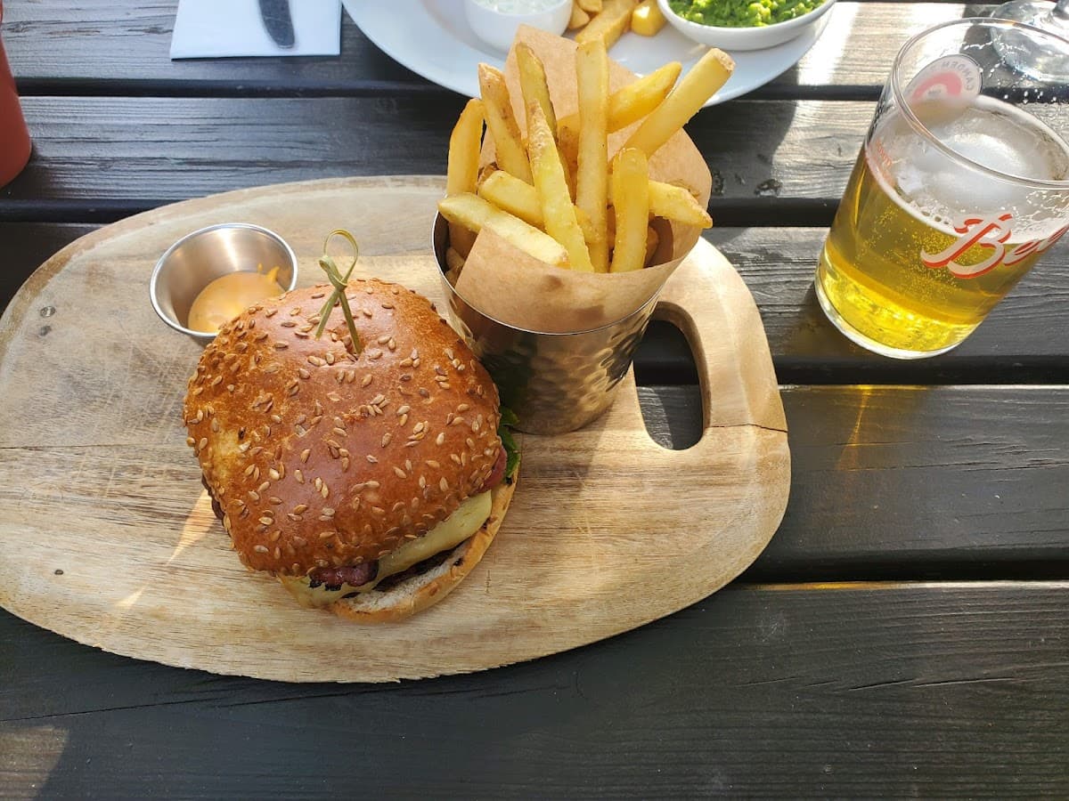 Joe's Bar & Grill