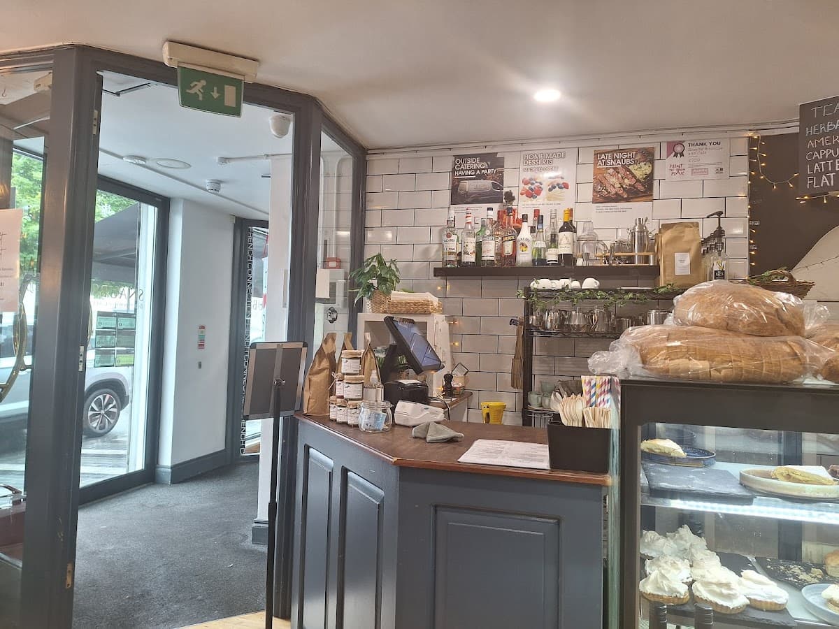 Snaubs Boutique & Cafe