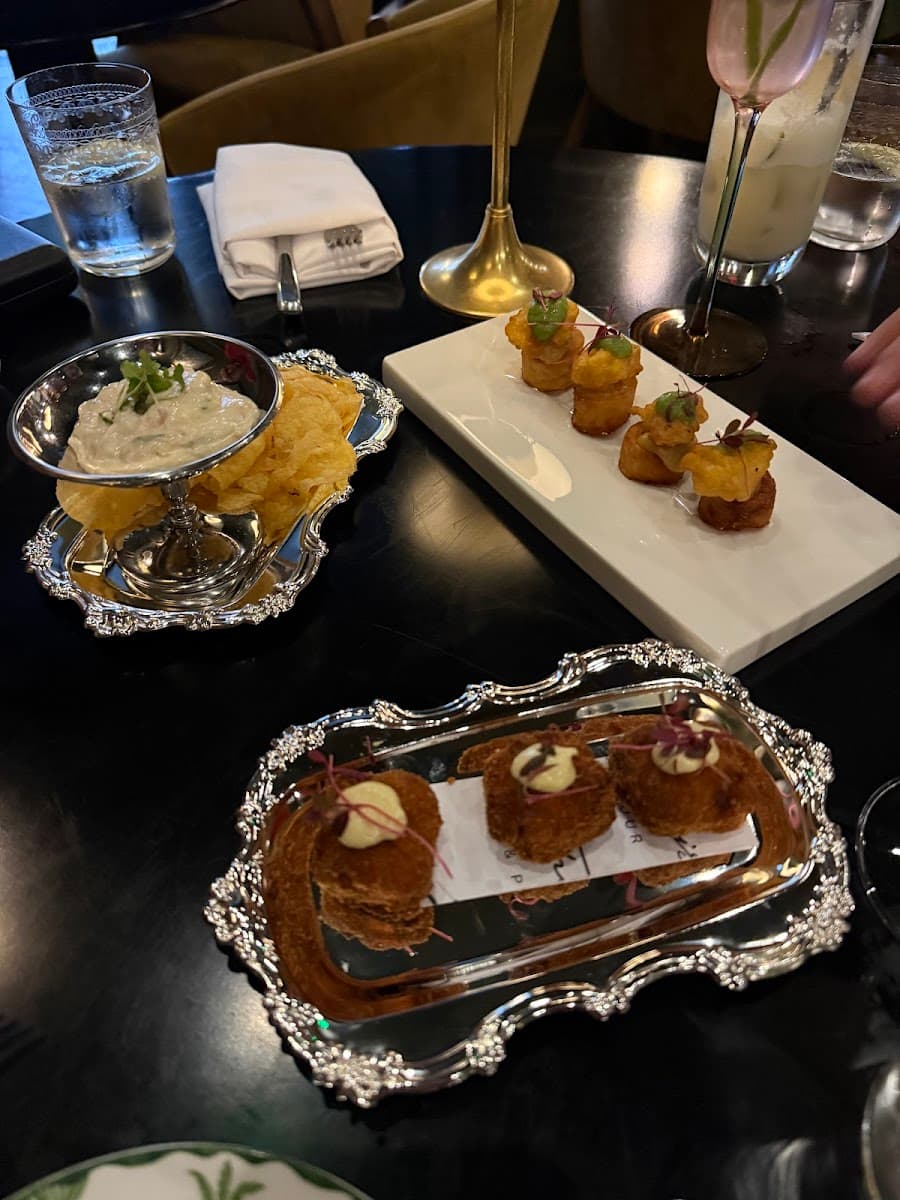Johnny's Bar And Parlour