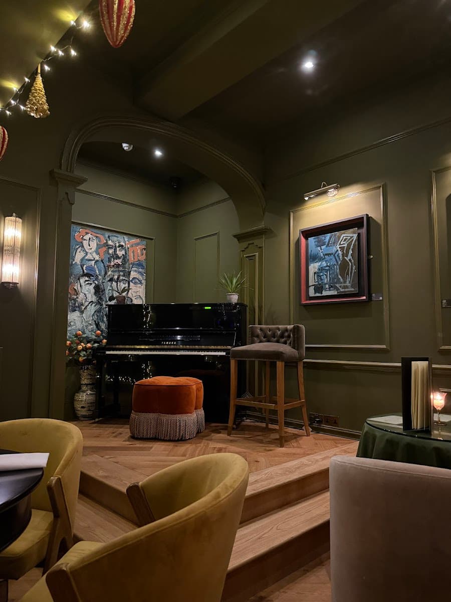 Johnny's Bar And Parlour