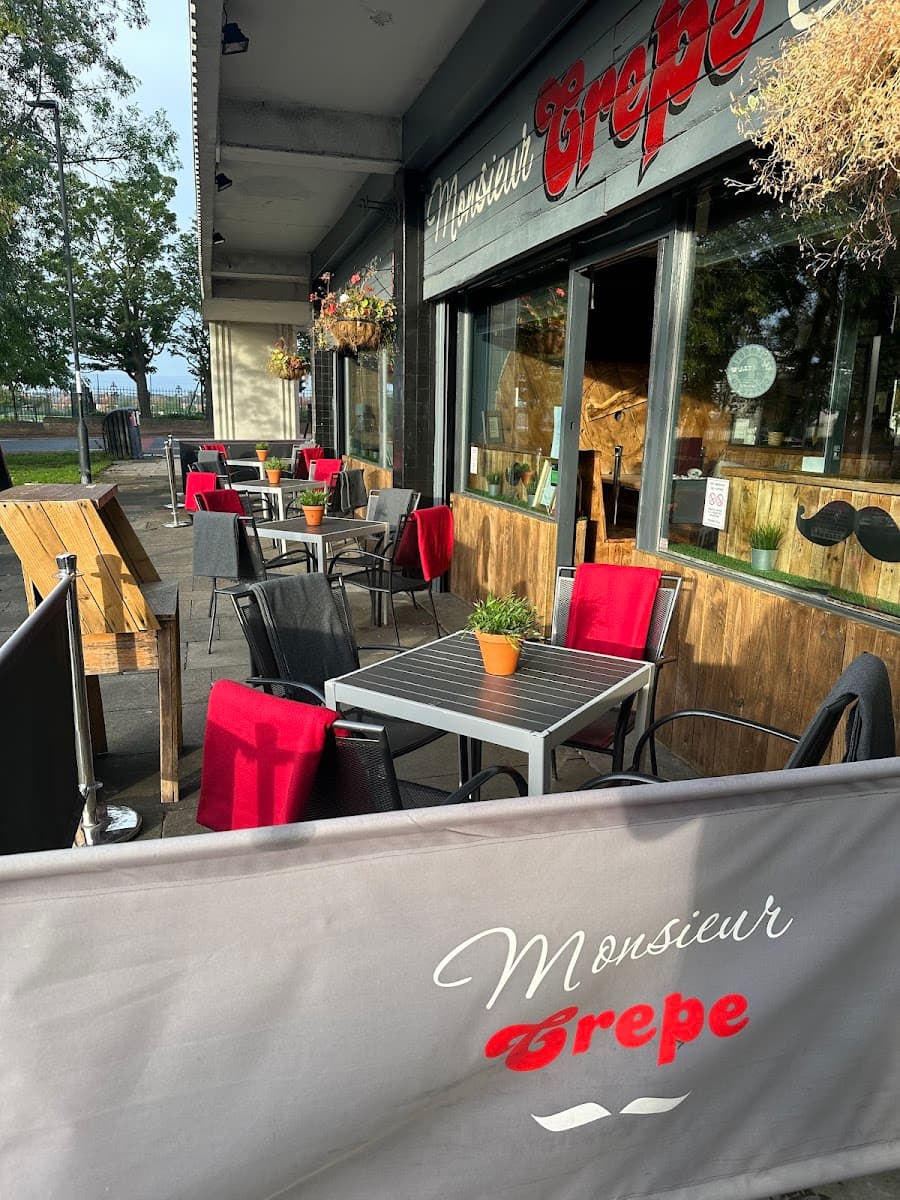 Monsieur Crepe Cafe