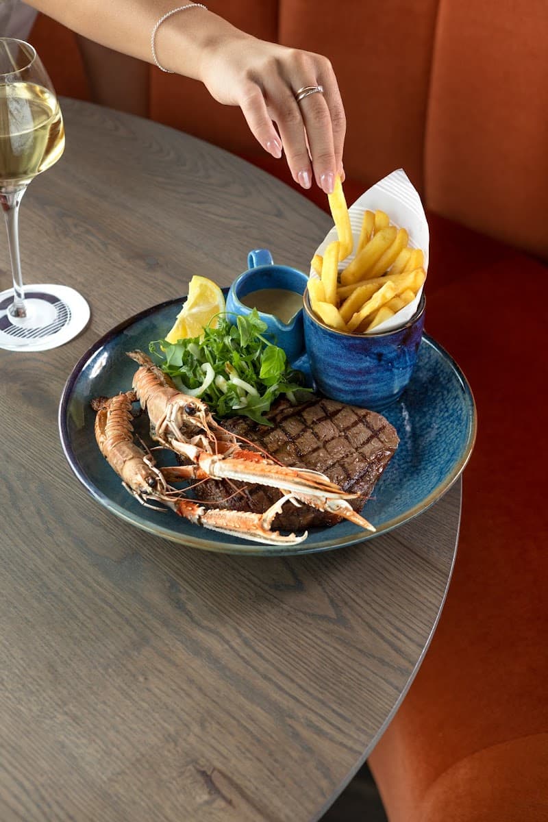 Scotts Bar & Restaurant