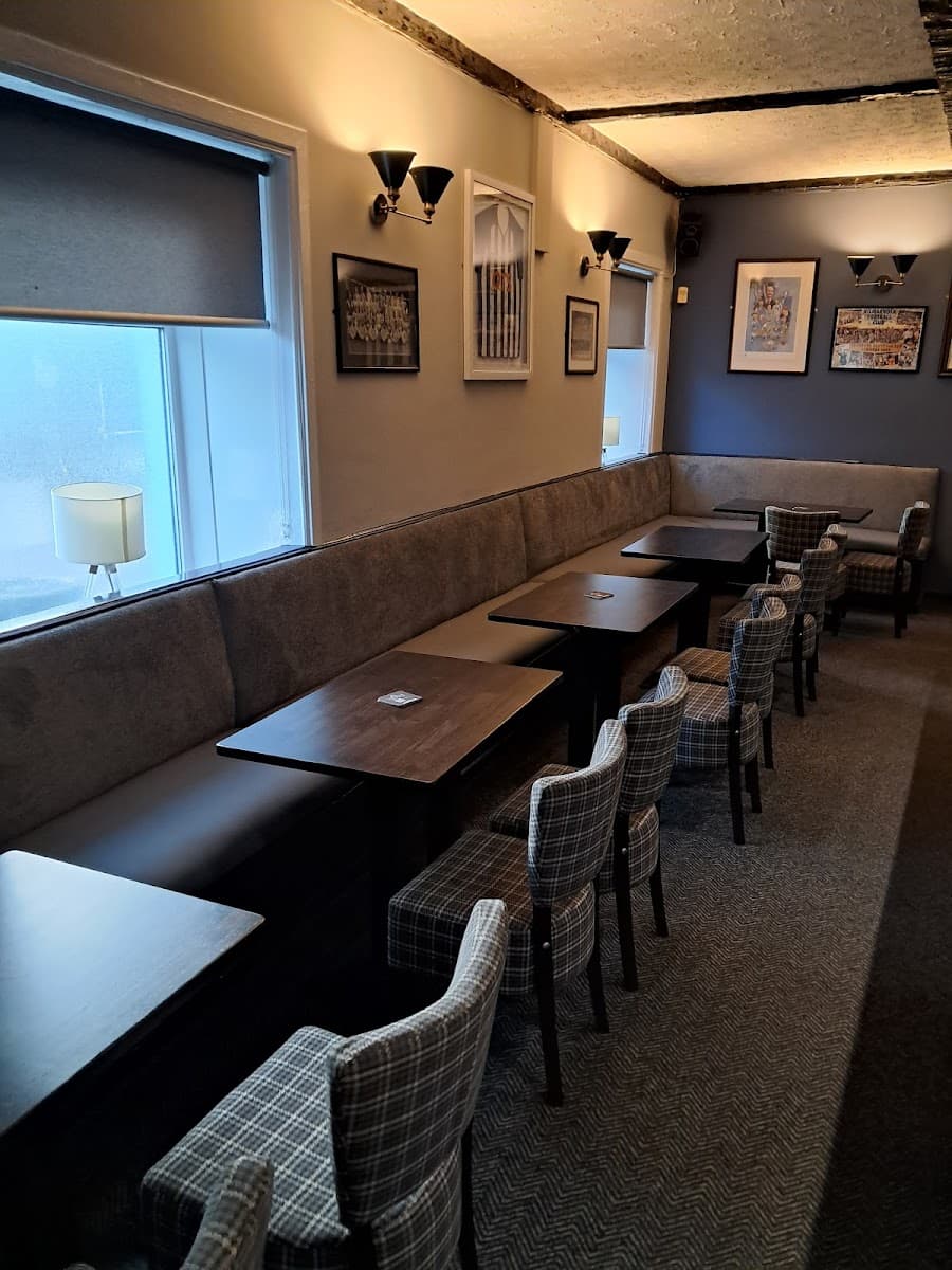 Macks Bar