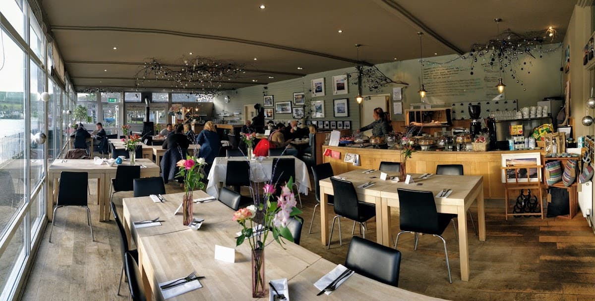 Lakeside Cafe