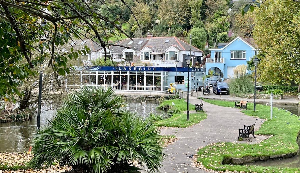 Lakeside Cafe