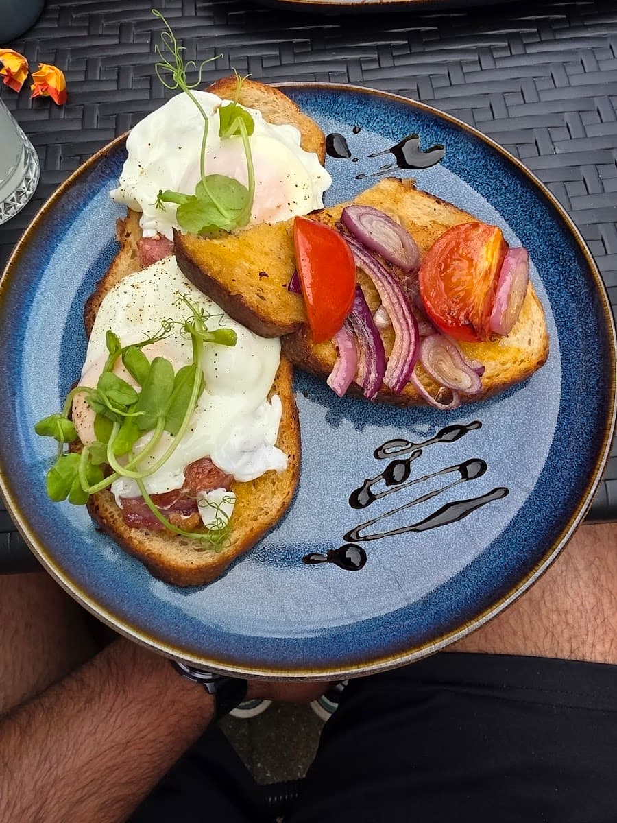 Cocos Cafe Bistro