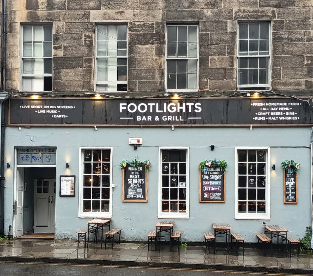 Footlights Bar and Grill