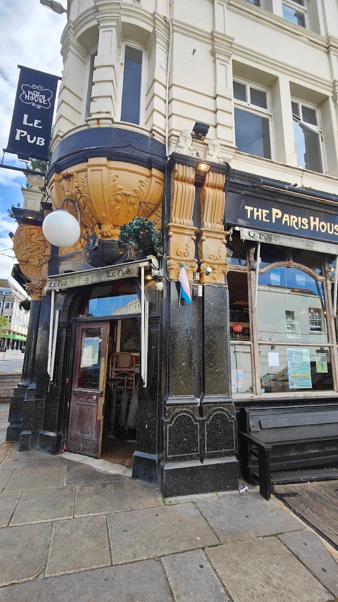 Le Pub (The Paris House)