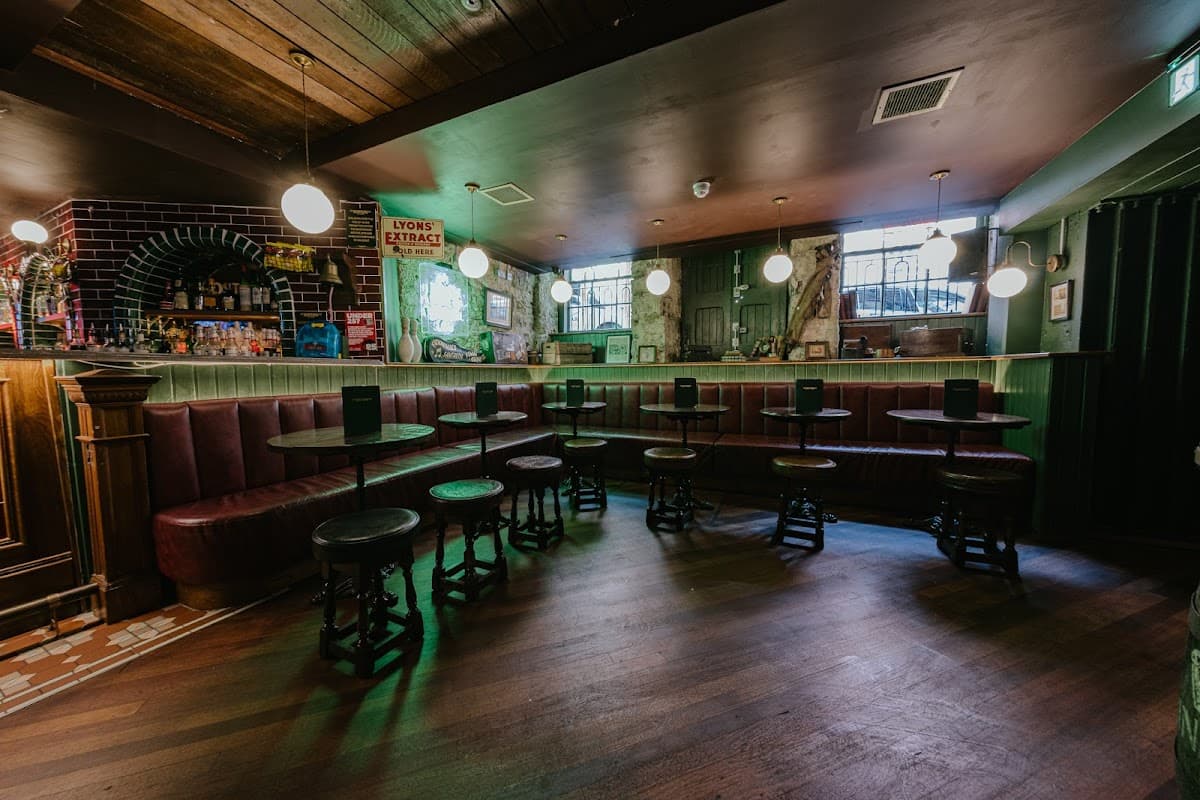 Boston Bar Old Town