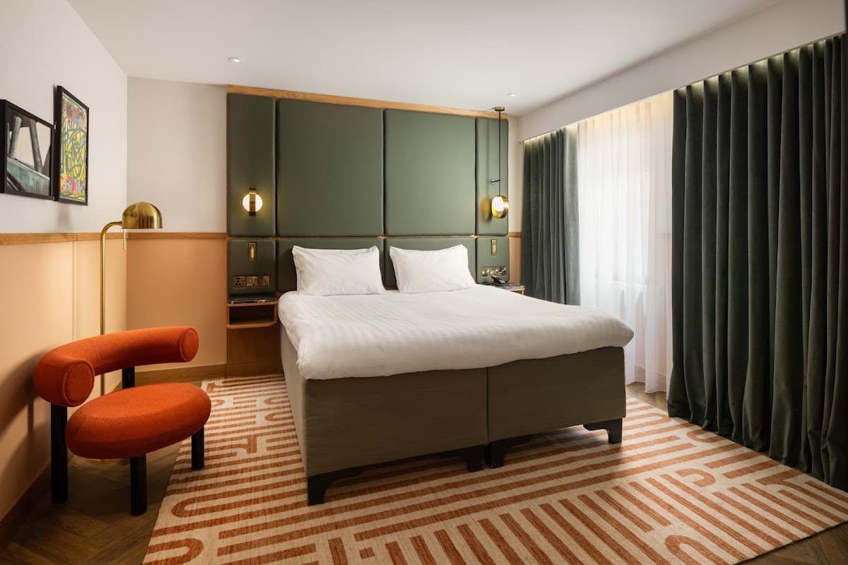 Carlton George Hotel