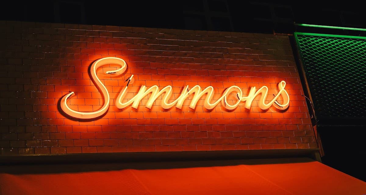 Simmons Bar | Greek Street