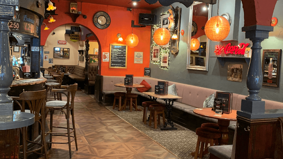 Henry’s Bar