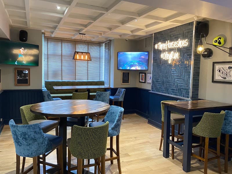 Three Horseshoes - Sports & Music Bar