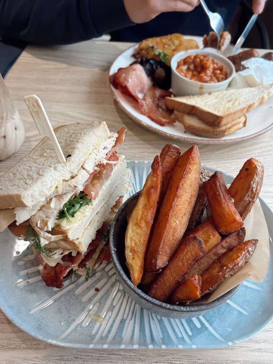 Lilia Cafe Bistro
