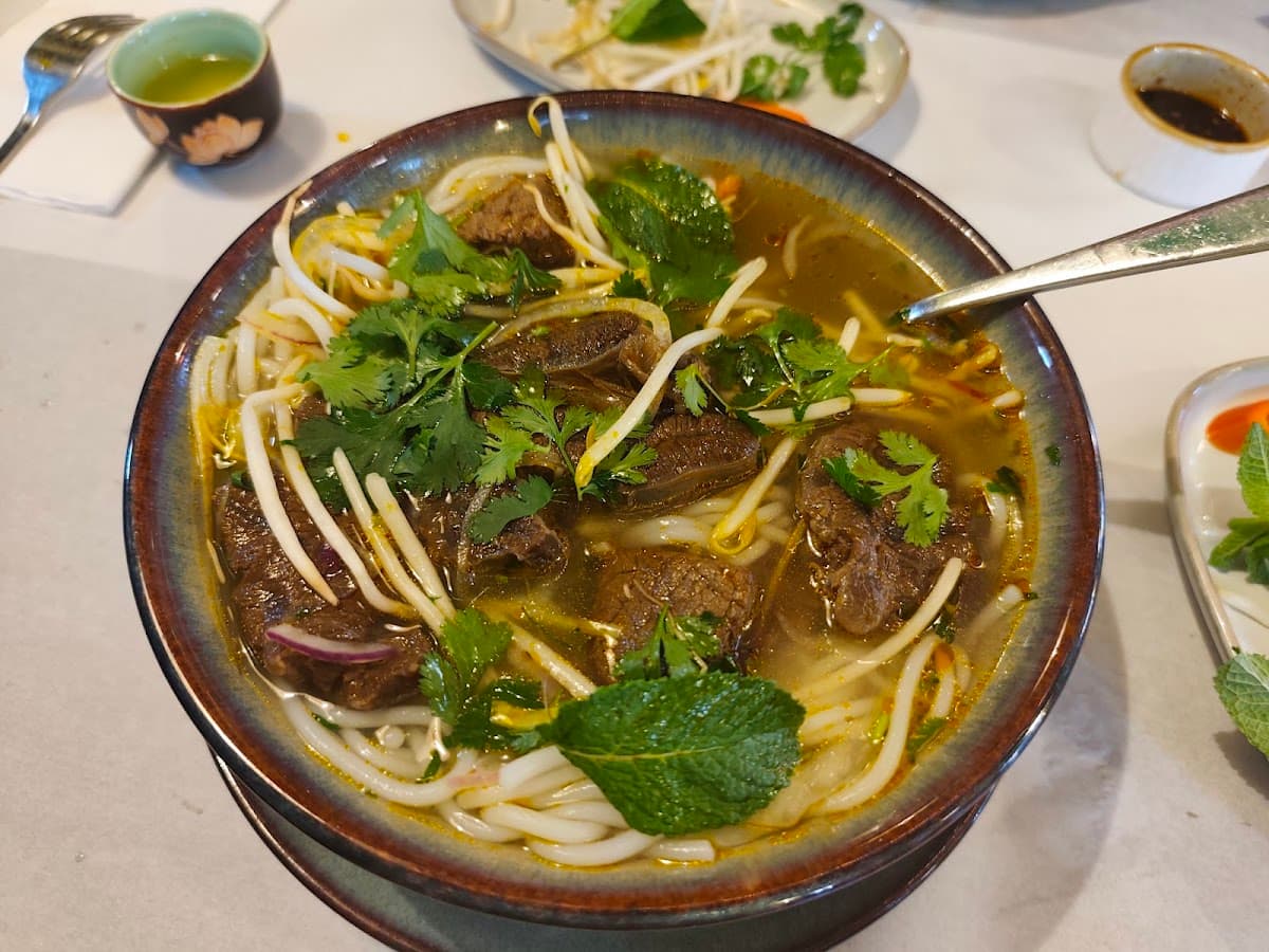 La Vietnamese Restaurant & Bar