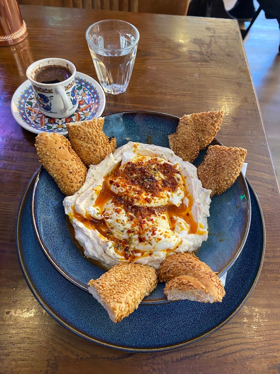 Cafe Nova Bistro