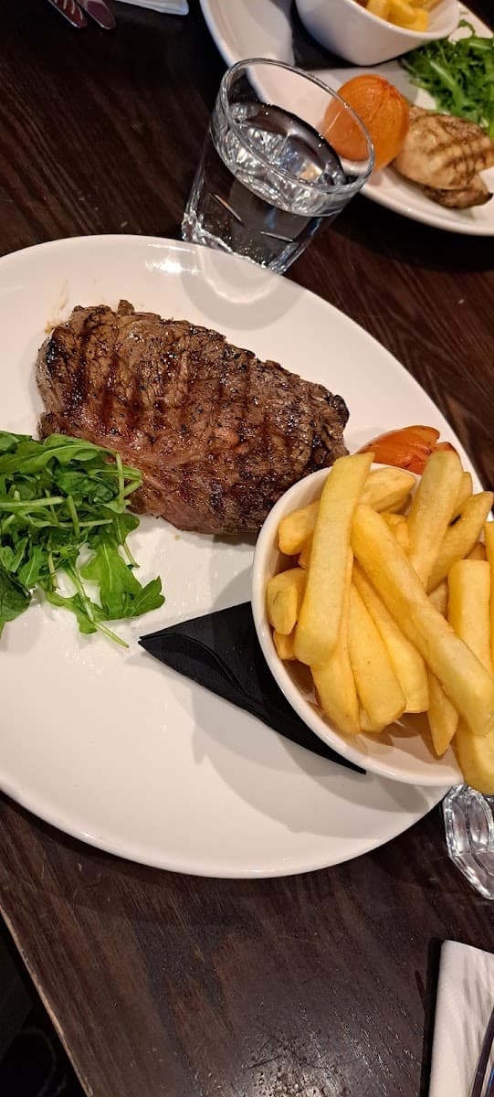The Avenue Bar & Restaurant